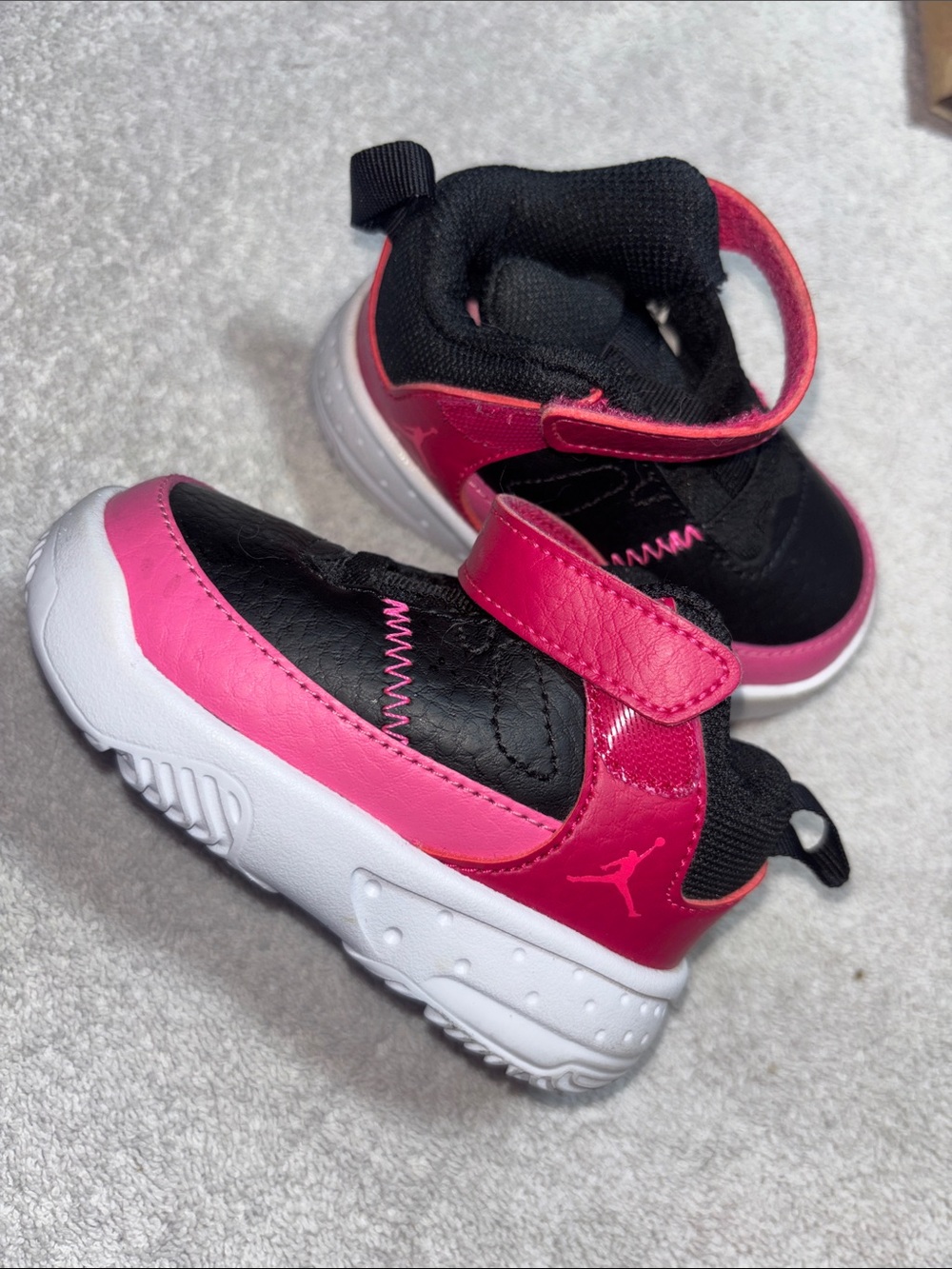 Jordan Toddler Sneakers in Black and Pink